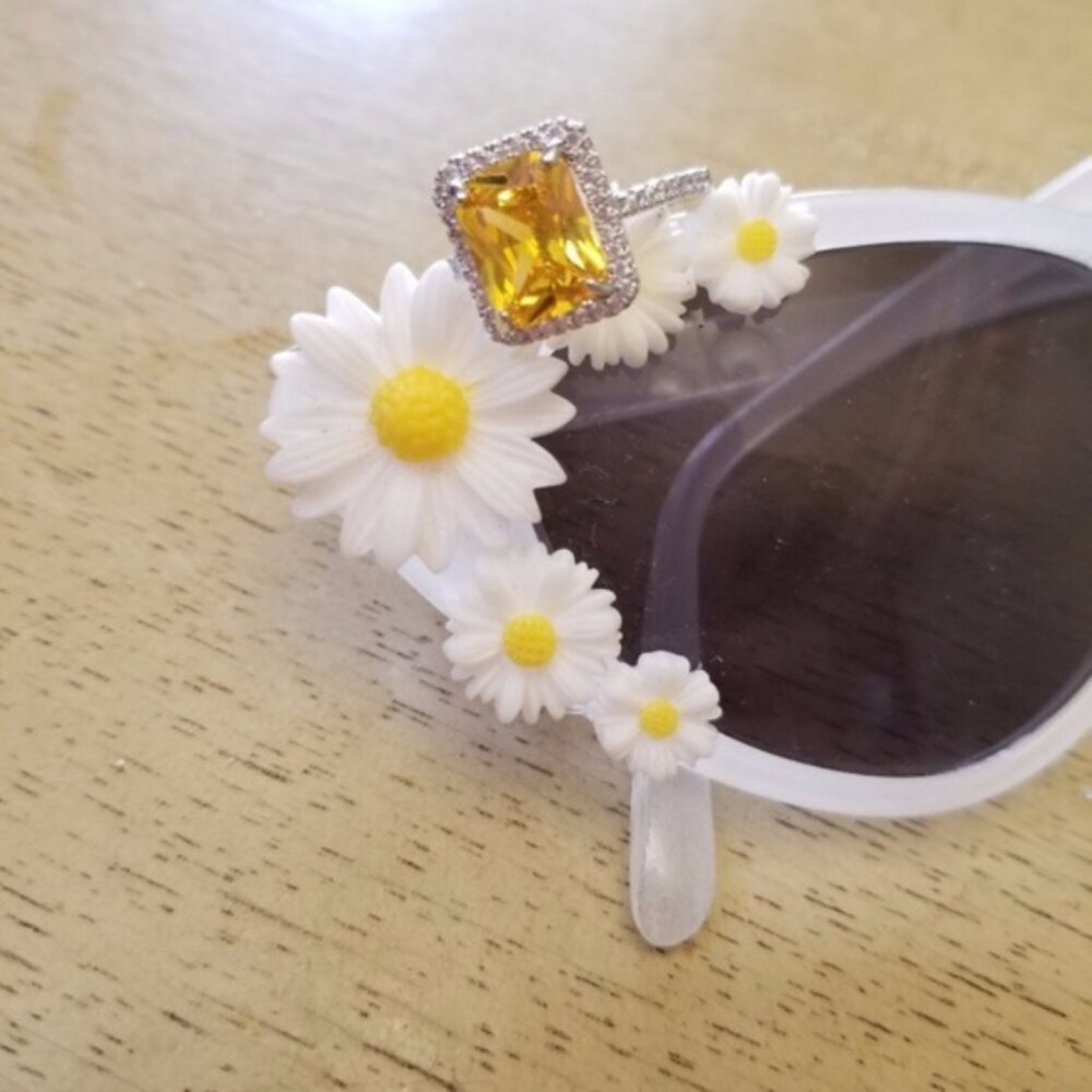 925 Swarovski Elements yellow emerald ring women's size 8 - Picture 3 of 7